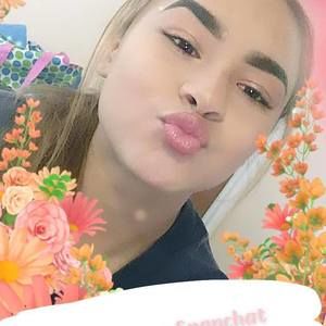 Meet your Posher, Desiree